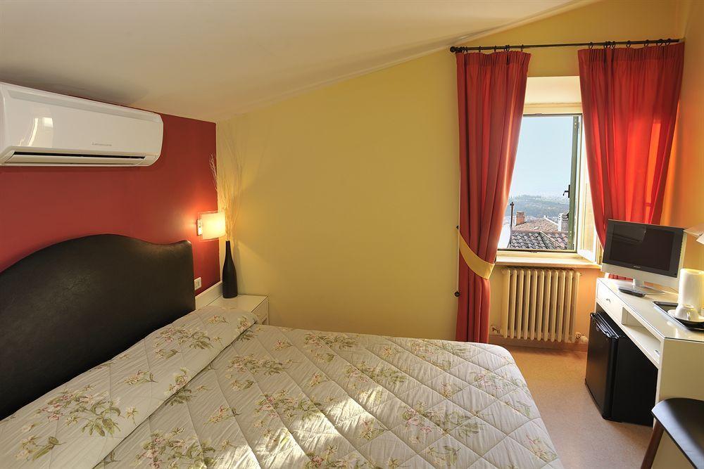 Hotel Eden Перуджа Екстериор снимка