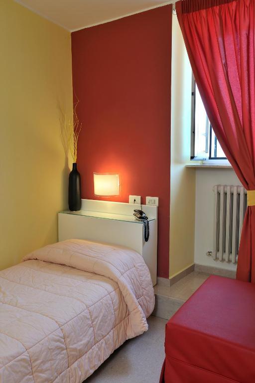 Hotel Eden Перуджа Стая снимка